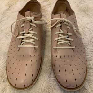 Clarks Women's Light Pink Leather Sneakers | Sz 10